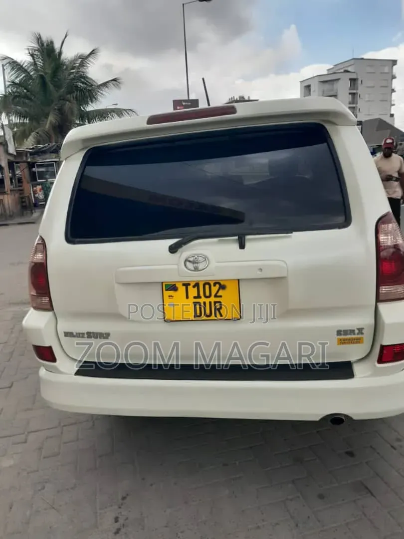 Toyota Hilux Surf 2000 White
