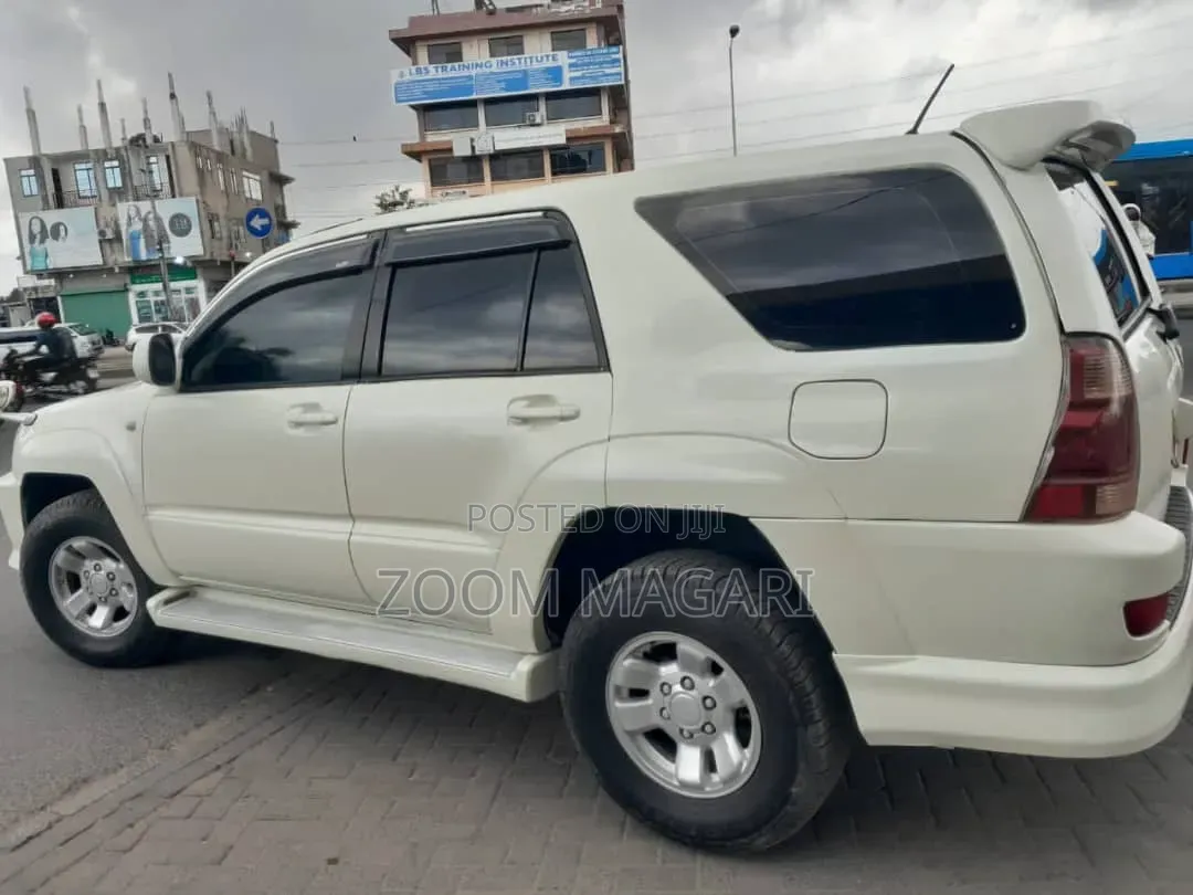 Toyota Hilux Surf 2000 White