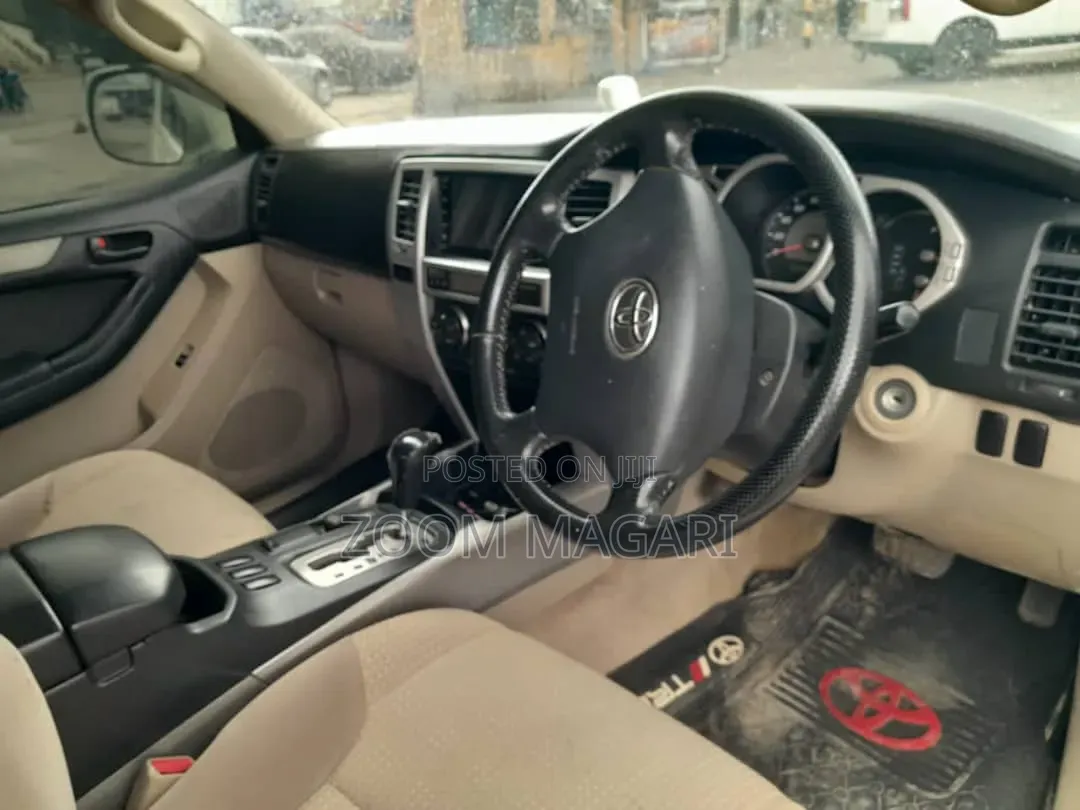 Toyota Hilux Surf 2000 White