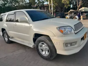 Toyota Hilux Surf 2000 White
