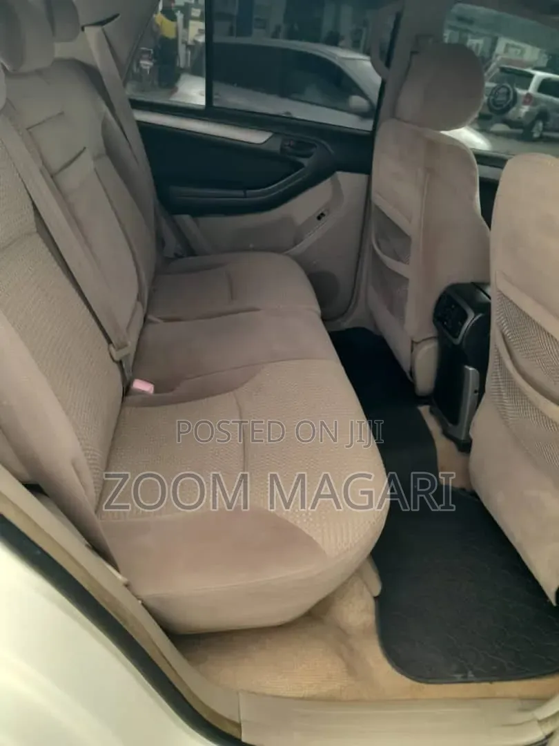 Toyota Hilux Surf 2000 White