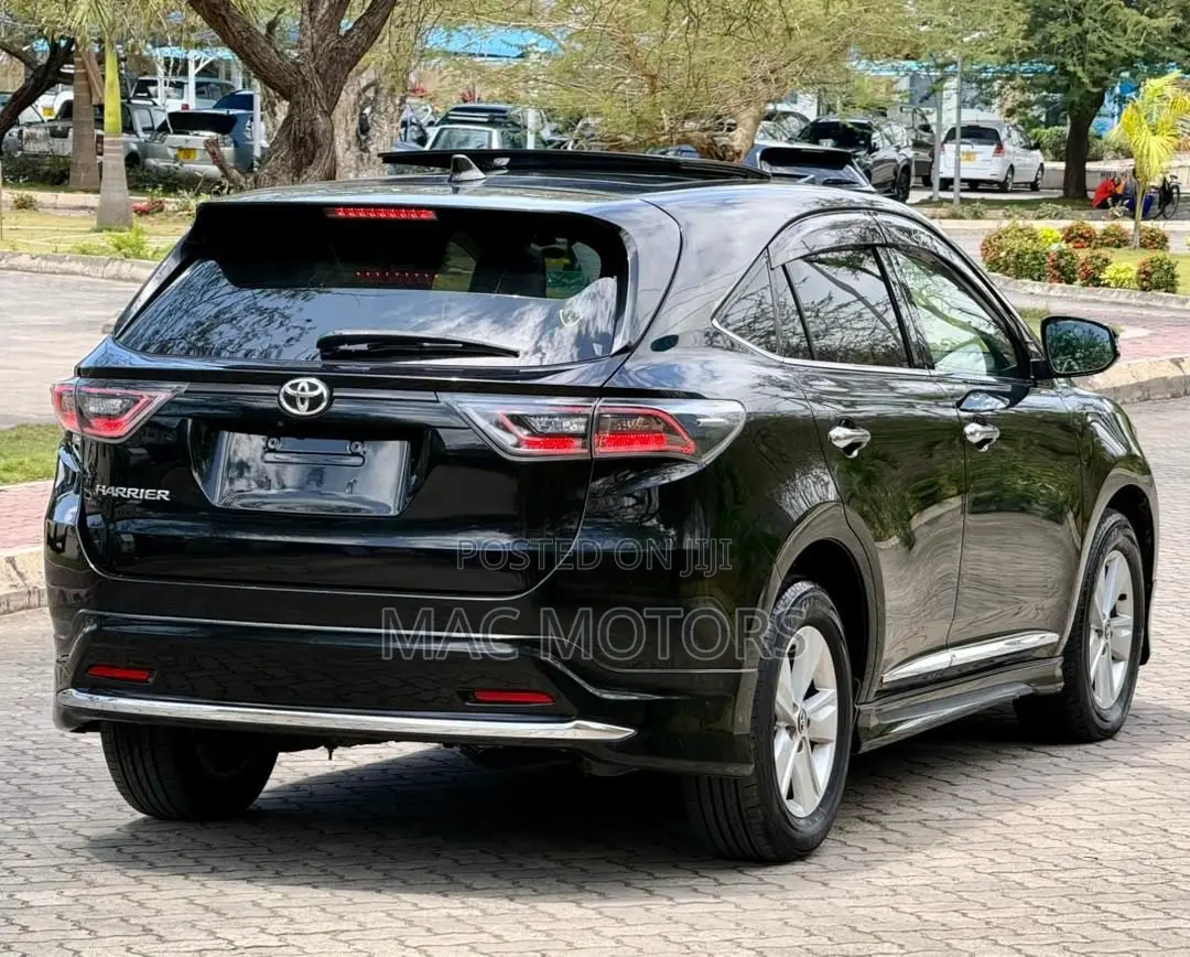Toyota Harrier 2.0 2017 Black