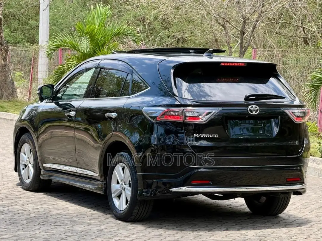 Toyota Harrier 2.0 2017 Black