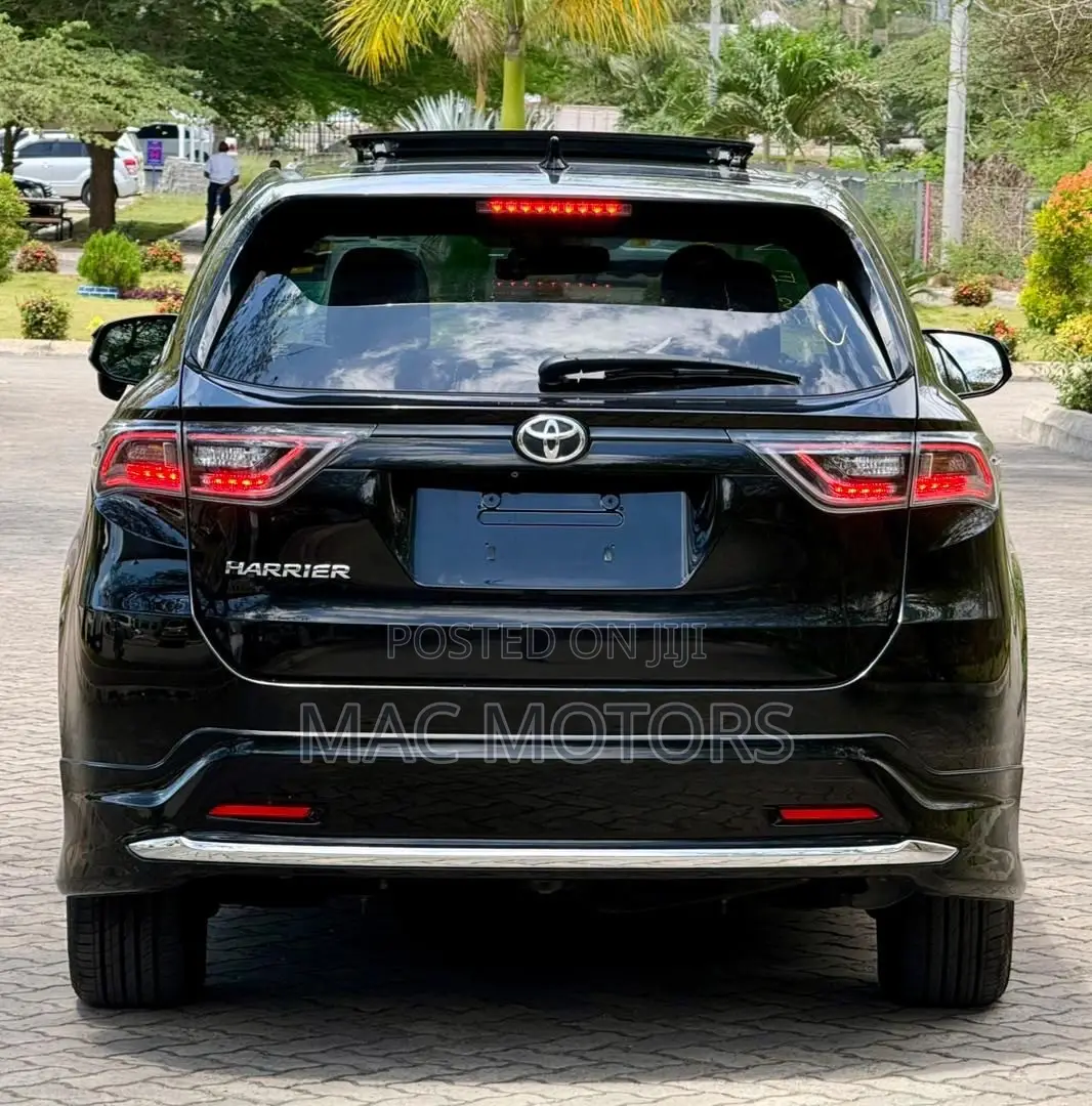 Toyota Harrier 2.0 2017 Black