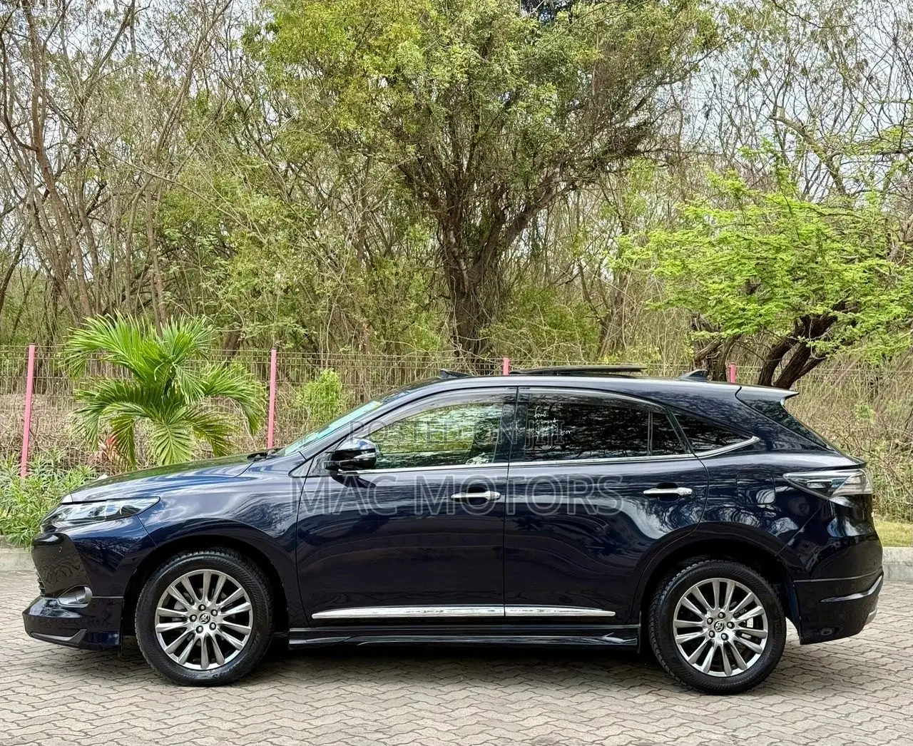 Toyota Harrier 2.0 2014 Blue