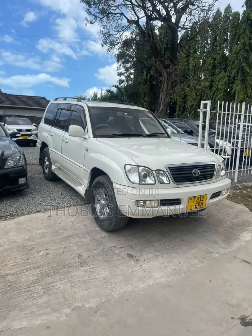 Toyota Land Cruiser 2002 White