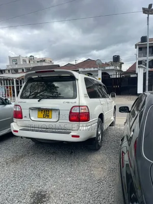Toyota Land Cruiser 2002 White