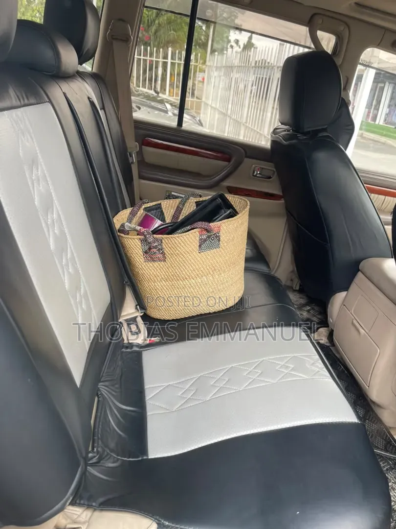 Toyota Land Cruiser 2002 White