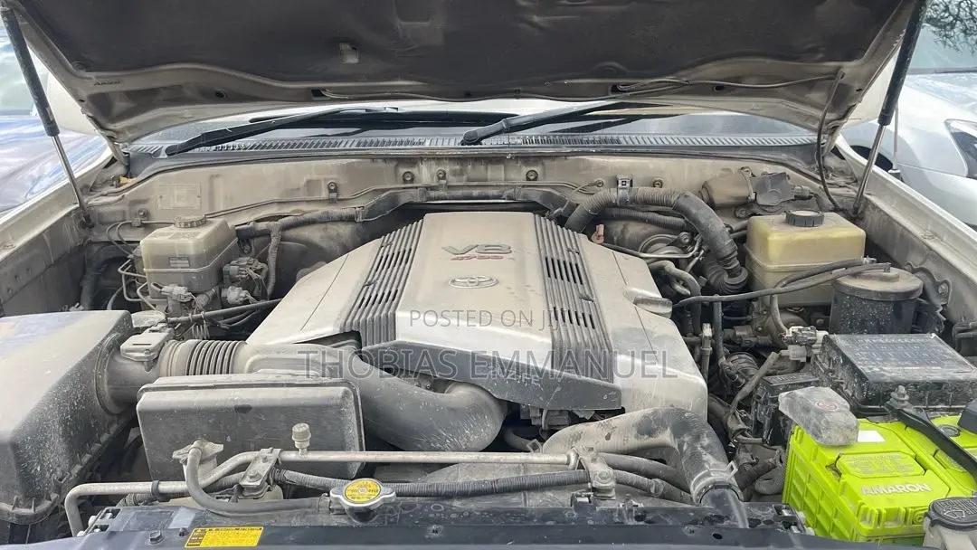 Toyota Land Cruiser 2002 White
