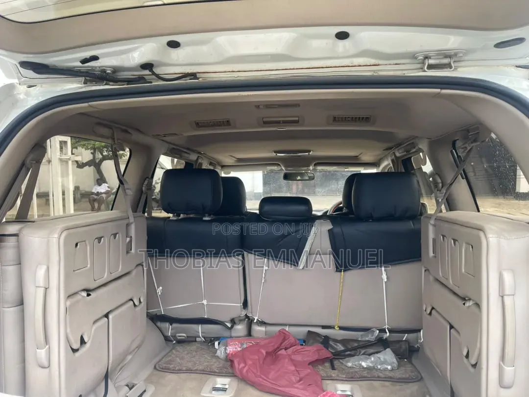 Toyota Land Cruiser 2002 White
