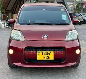 Toyota Spade 2012 Maroon
