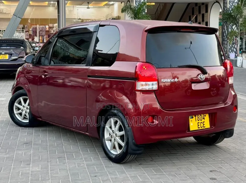 Toyota Spade 2012 Maroon