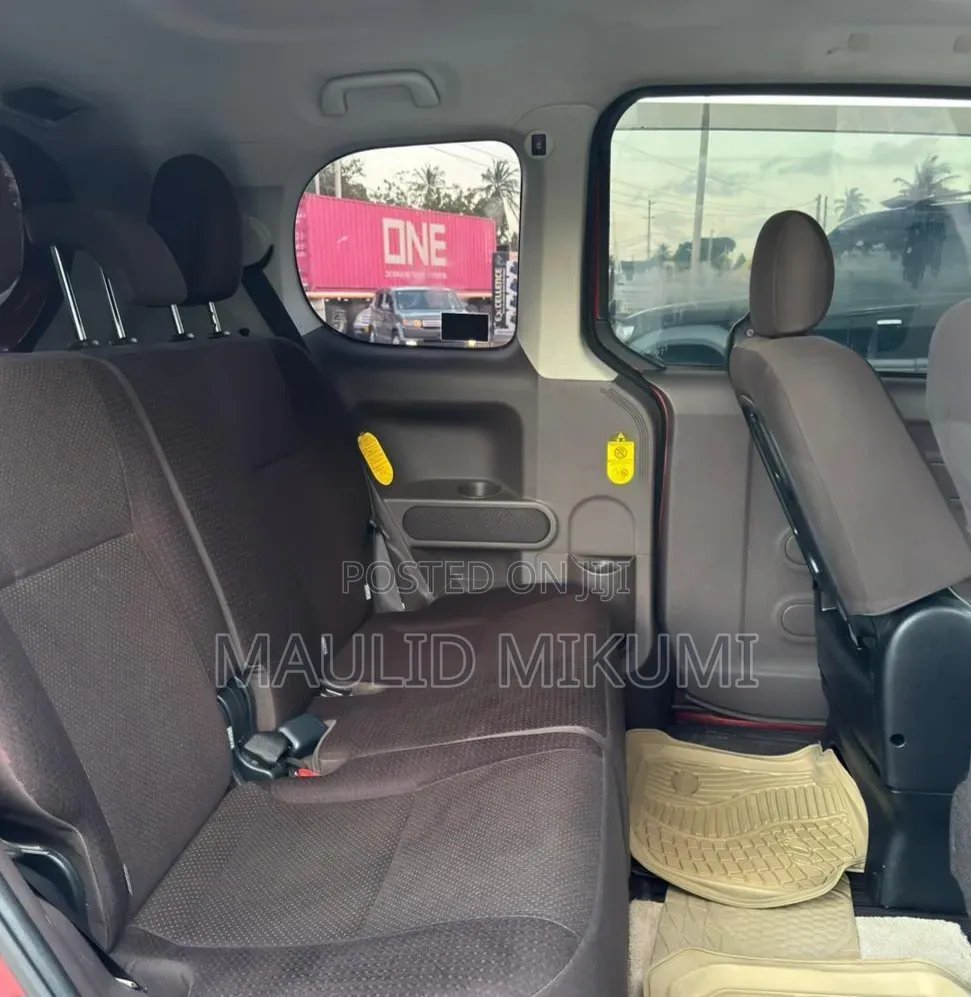 Toyota Spade 2012 Maroon