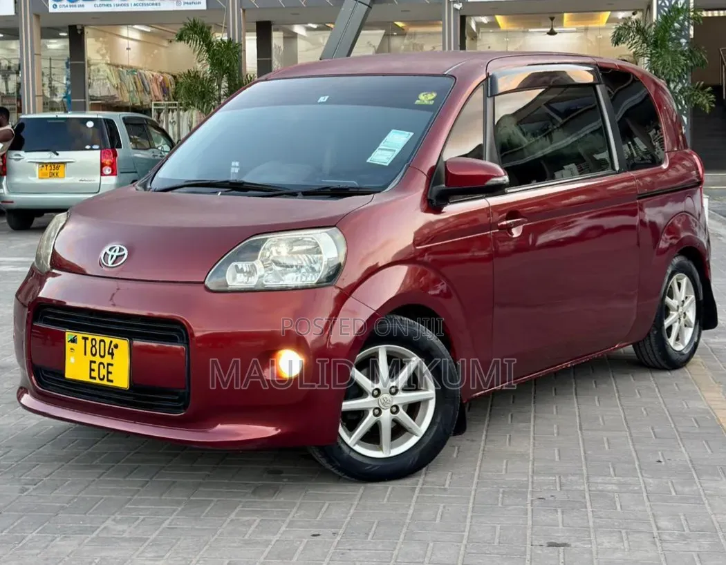 Toyota Spade 2012 Maroon