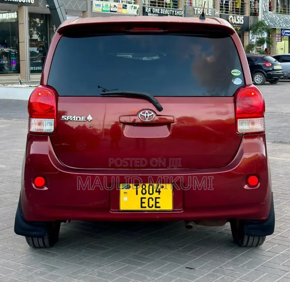 Toyota Spade 2012 Maroon