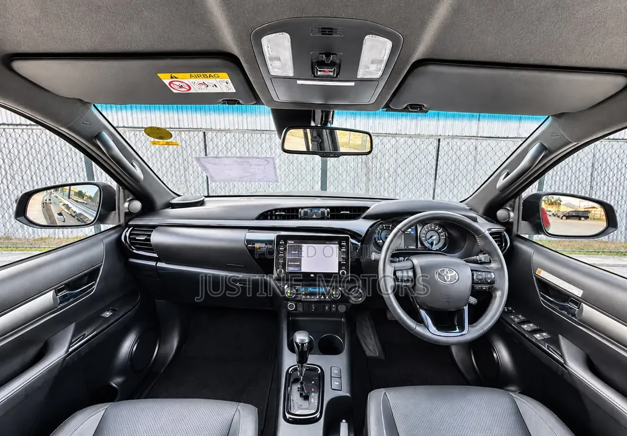 Toyota Hilux 2022 Black