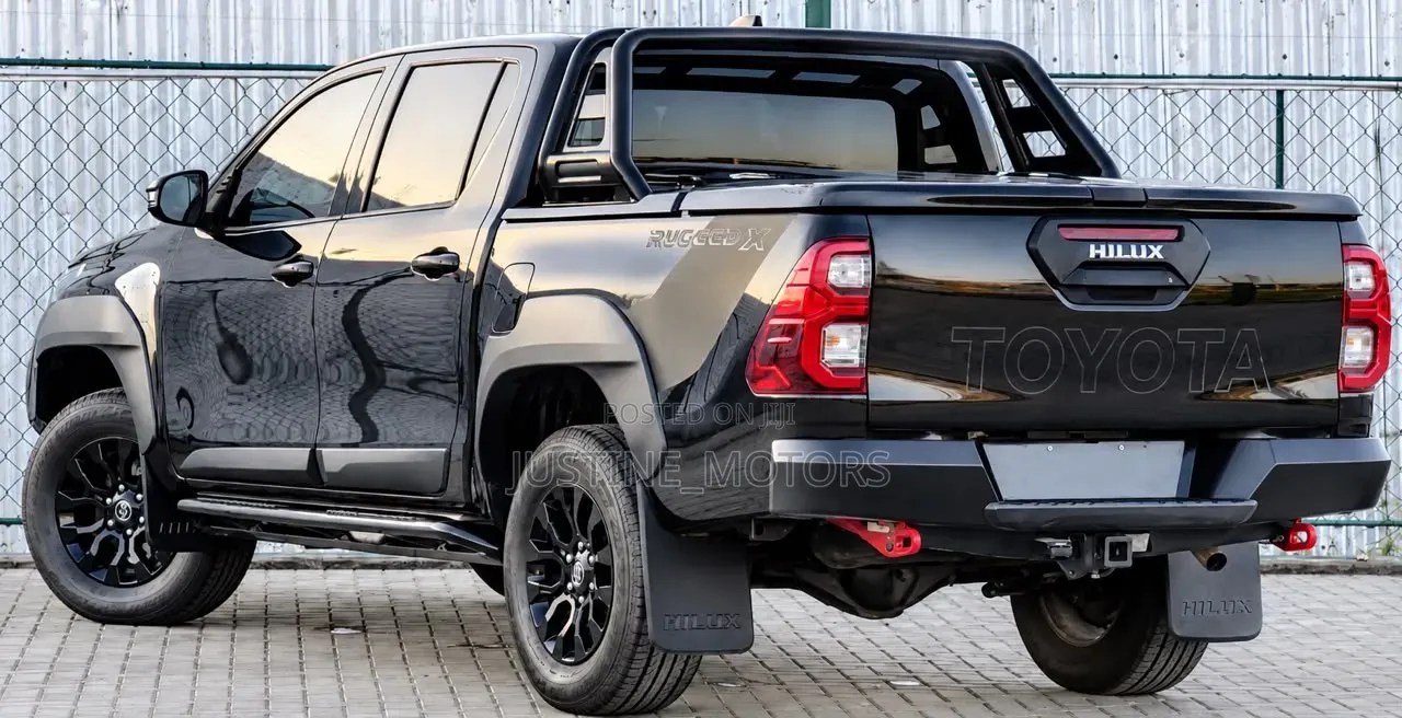 Toyota Hilux 2022 Black