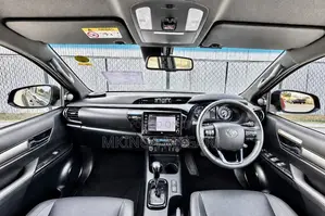Toyota Hilux 2022 Black