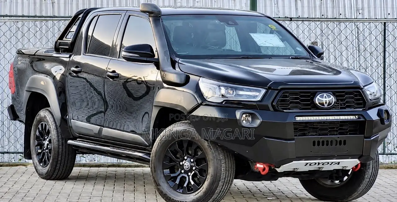 Toyota Hilux 2022 Black
