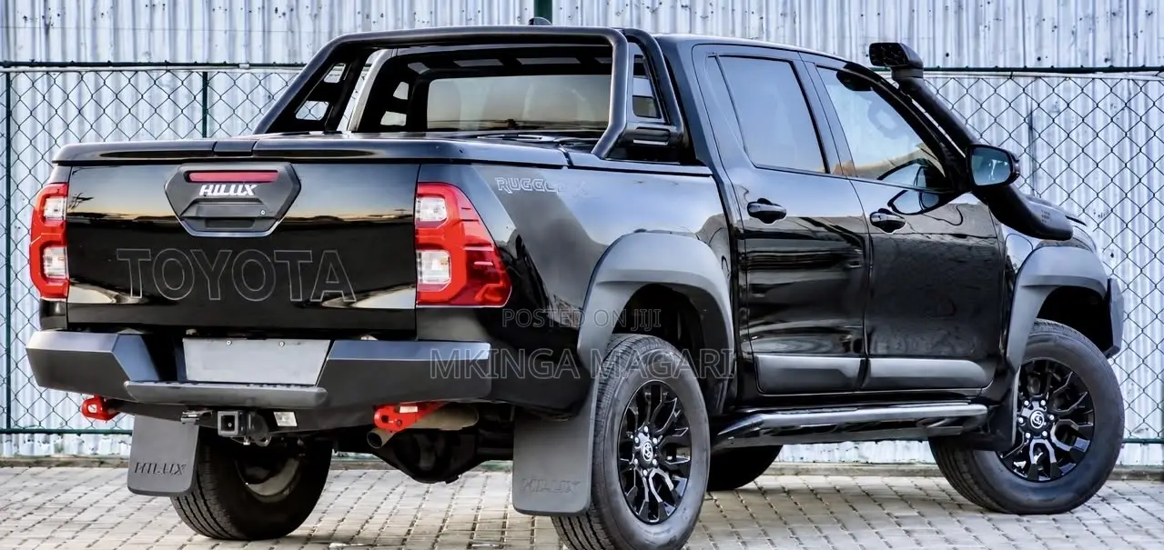 Toyota Hilux 2022 Black