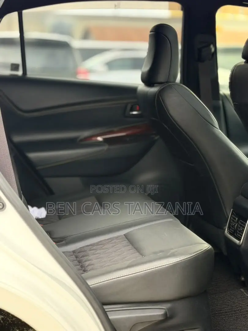 Toyota Harrier 2.0 2016 White