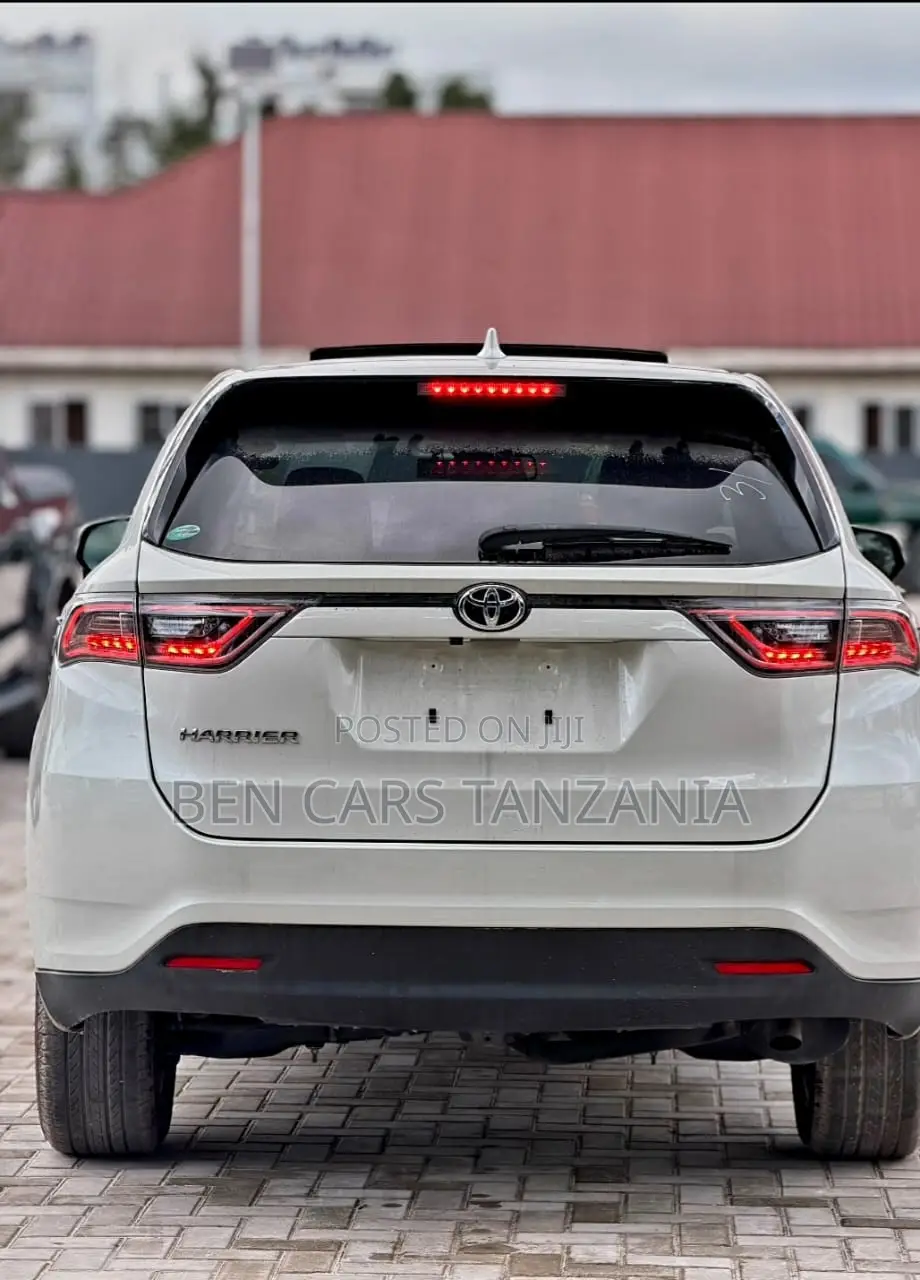 Toyota Harrier 2.0 2016 White