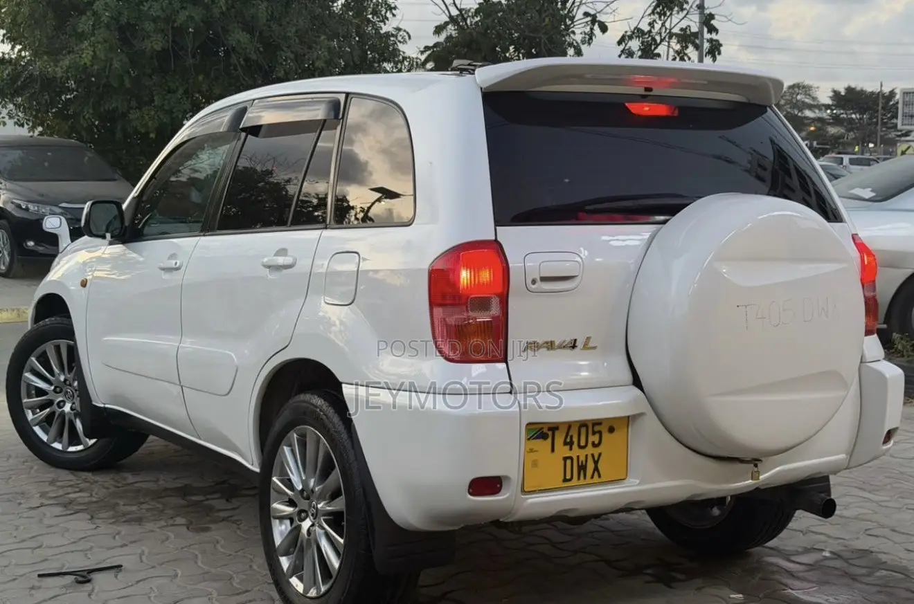 Toyota RAV4 2001 White