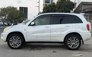 Toyota RAV4 2001 White