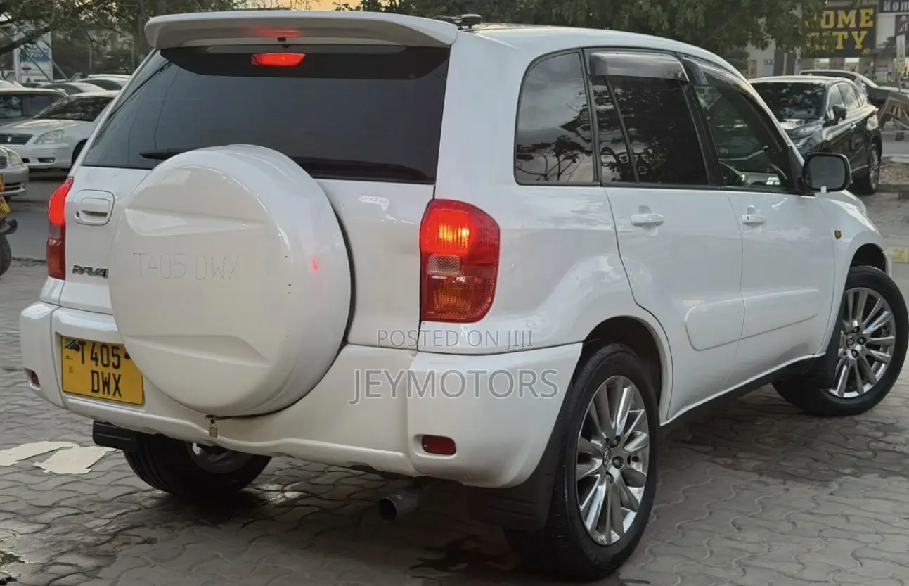 Toyota RAV4 2001 White