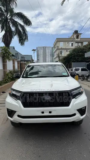 Toyota Land Cruiser Prado 2023 White