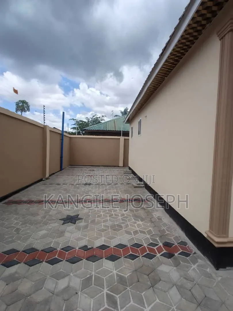 3bdrm House in Mfenisini Street, Mbagala for sale