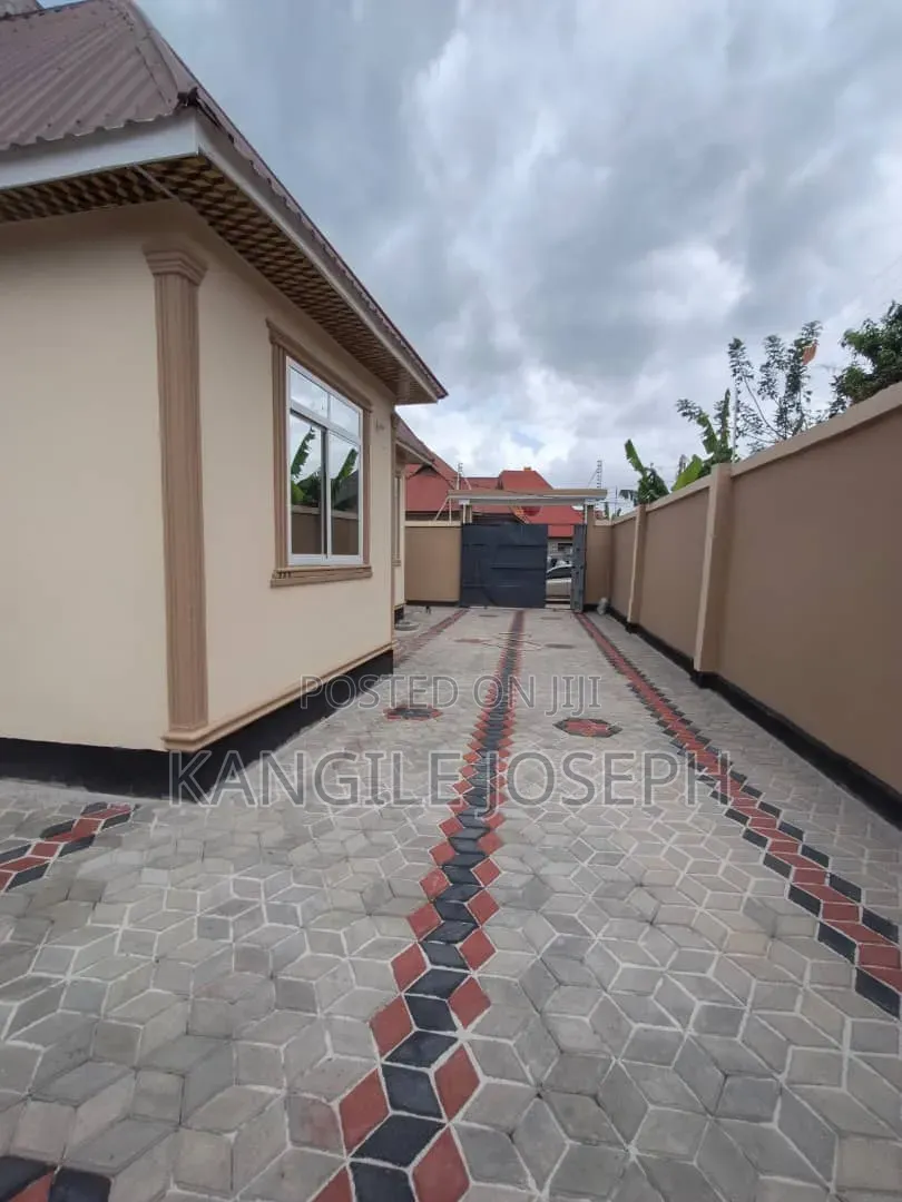3bdrm House in Mfenisini Street, Mbagala for sale