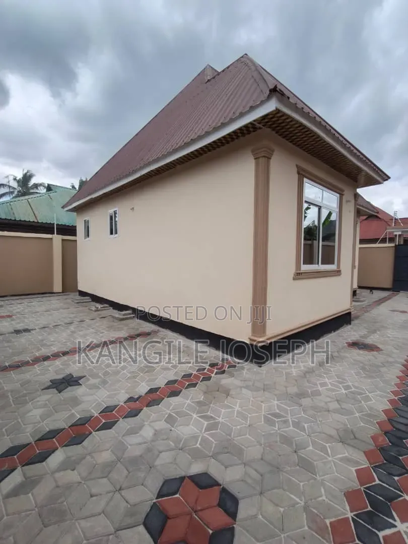 3bdrm House in Mfenisini Street, Mbagala for sale