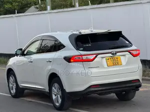Toyota Harrier 2.0 2018 White
