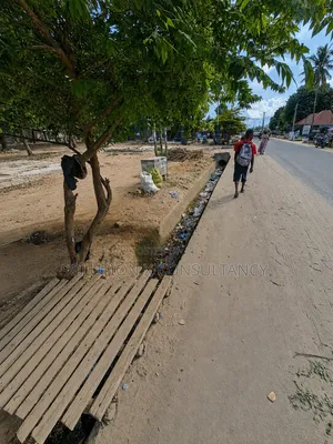 Kiwanja Kinauzwa Boko Magengeni