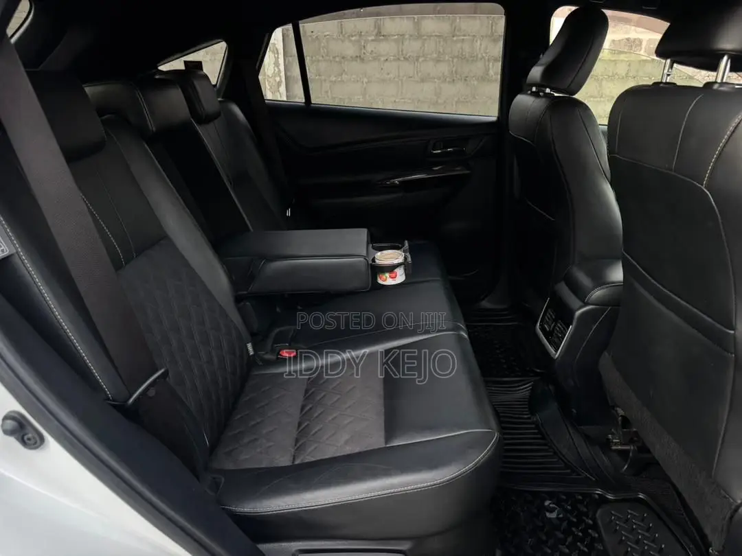 Toyota Harrier 2.0 2018 White
