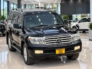 Toyota Land Cruiser 4.6 V8 ZX 2017 Black