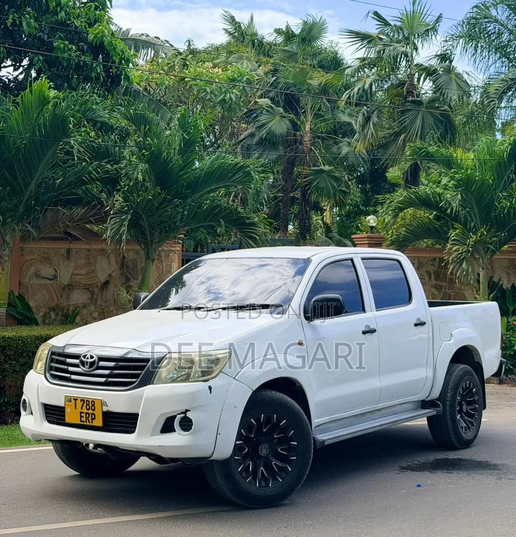 Toyota Hilux 2012 White