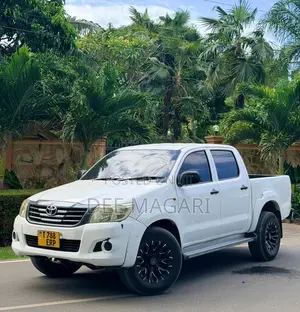 Toyota Hilux 2012 White