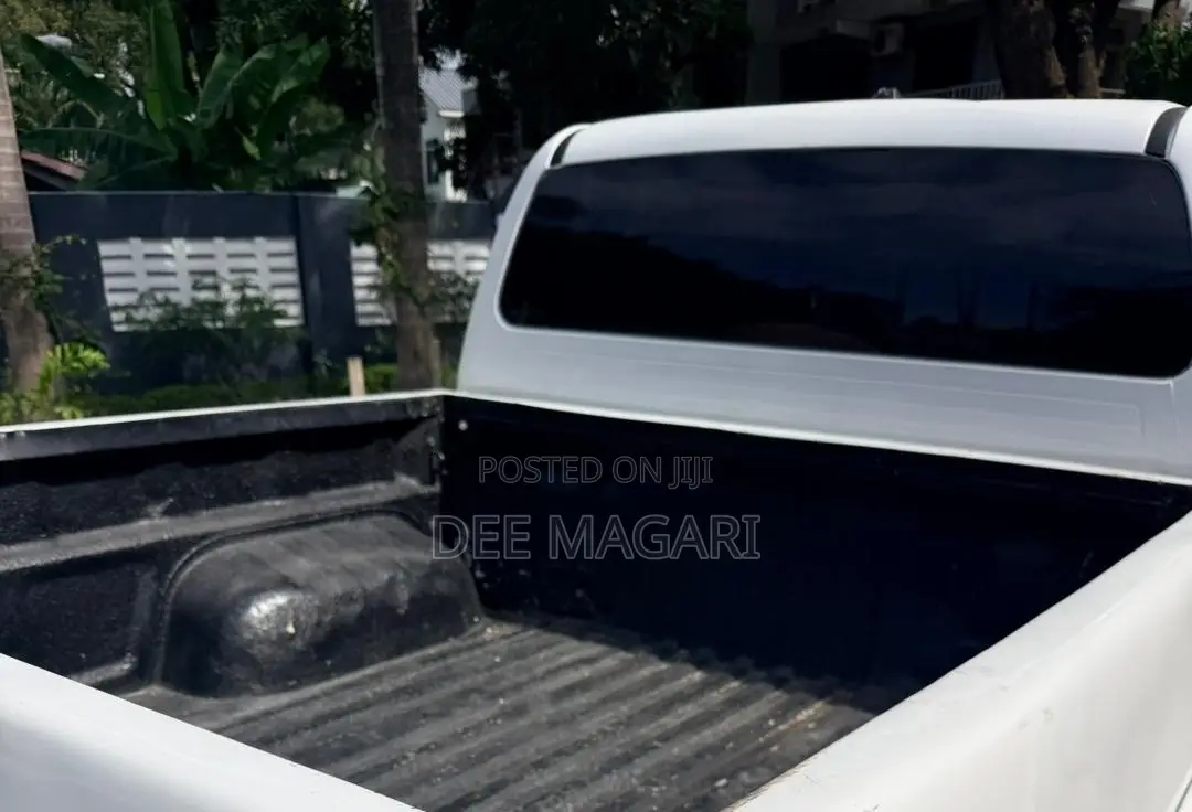Toyota Hilux 2012 White