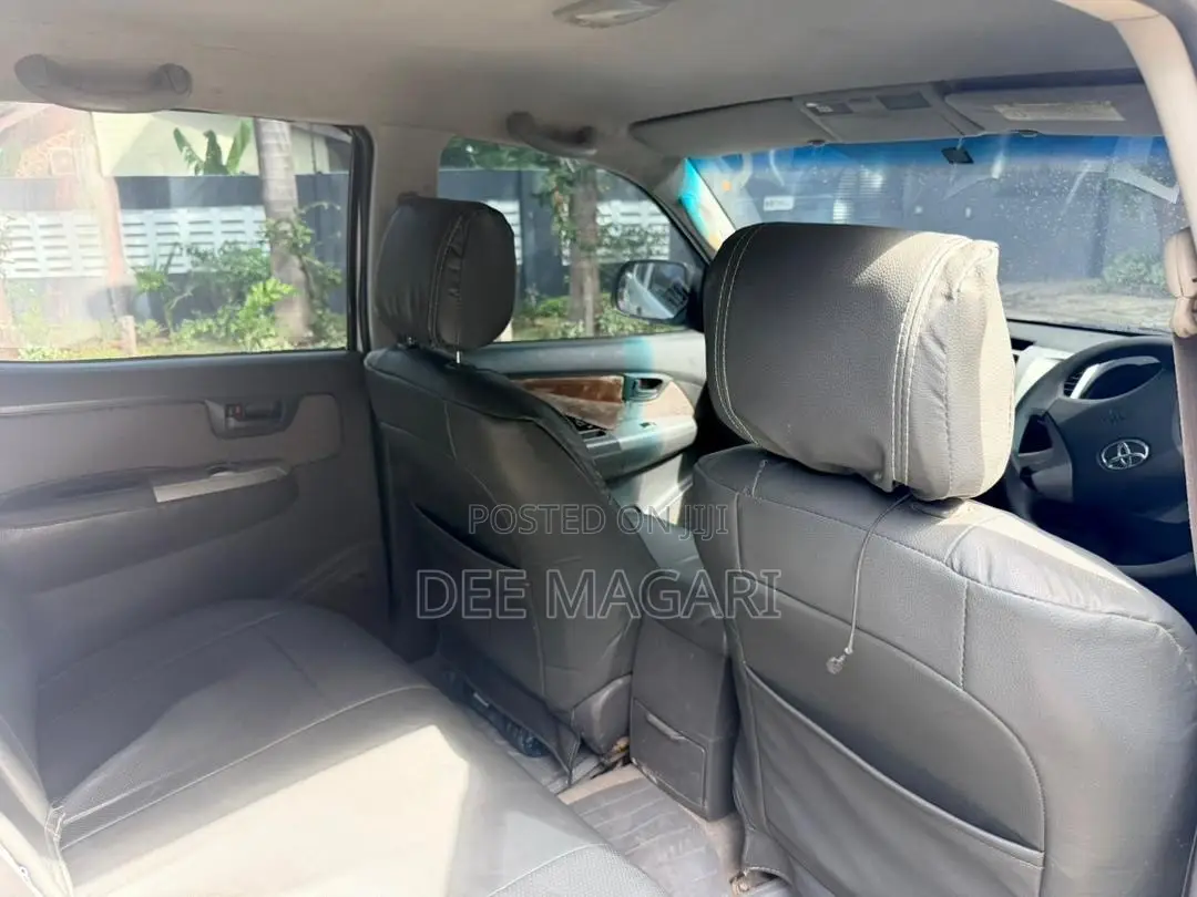 Toyota Hilux 2012 White