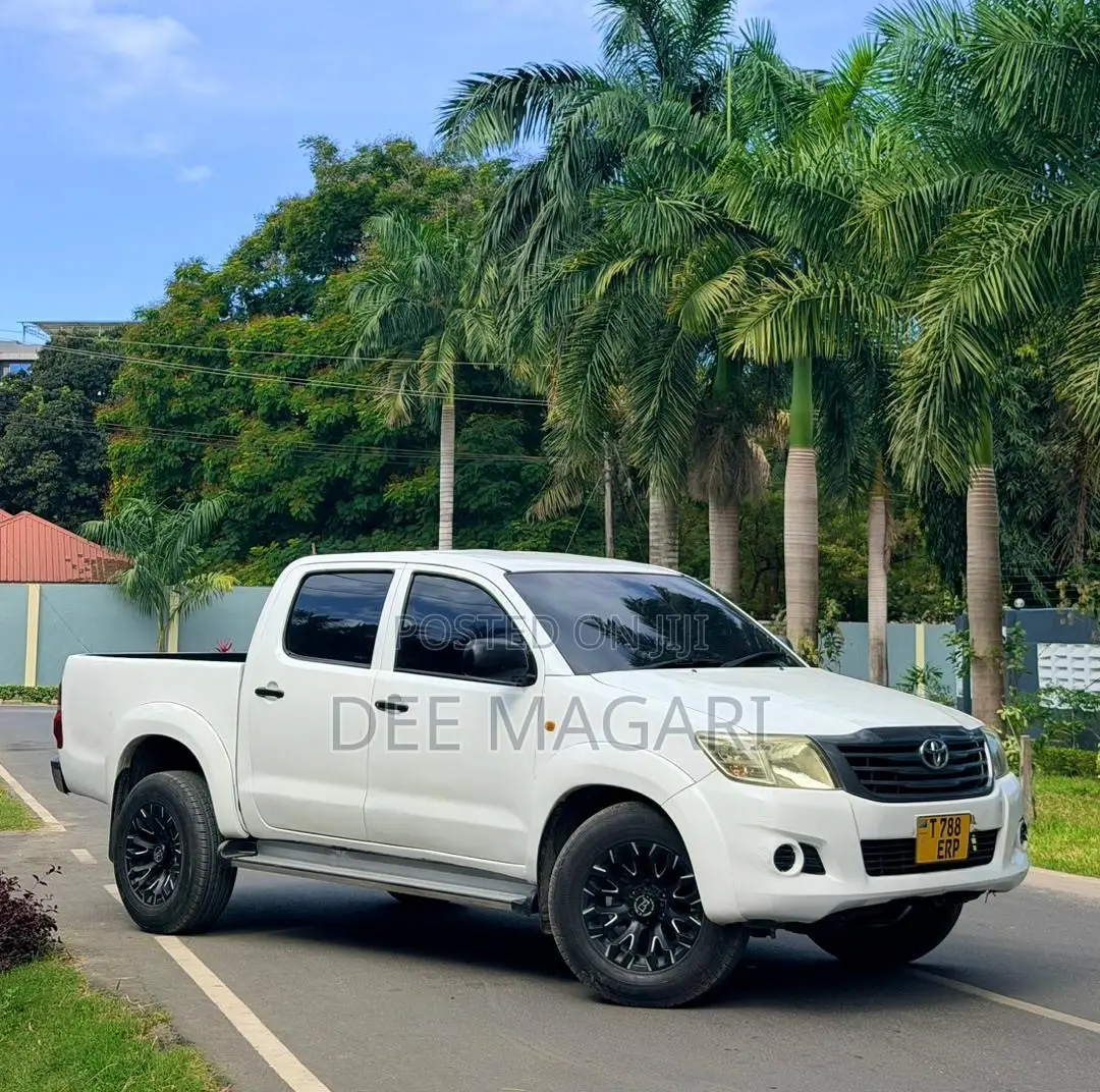 Toyota Hilux 2012 White