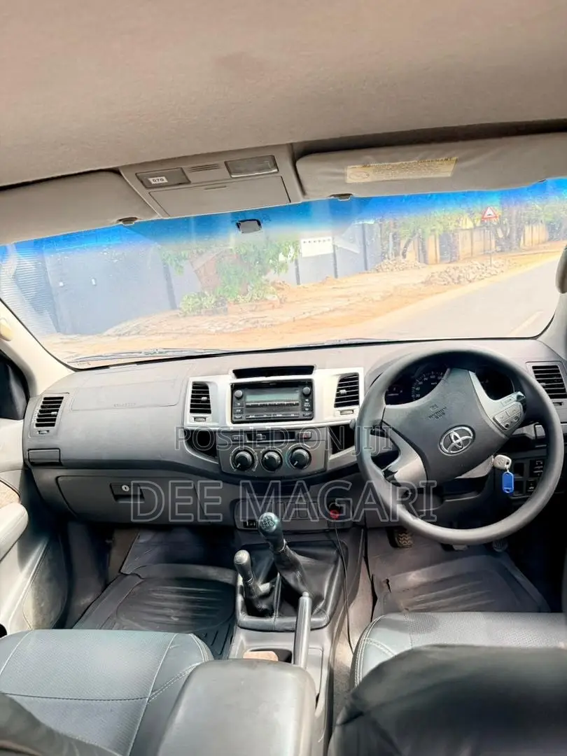 Toyota Hilux 2012 White