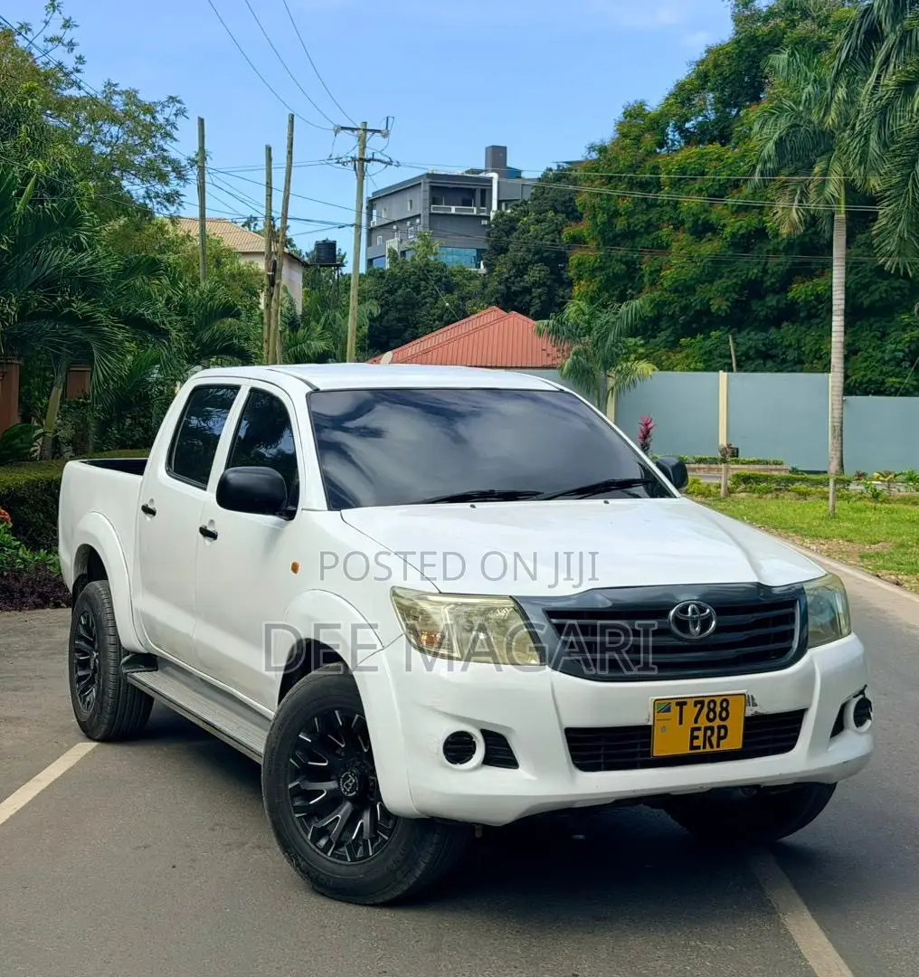 Toyota Hilux 2012 White