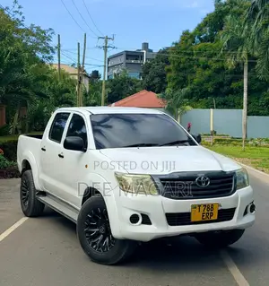 Toyota Hilux 2012 White