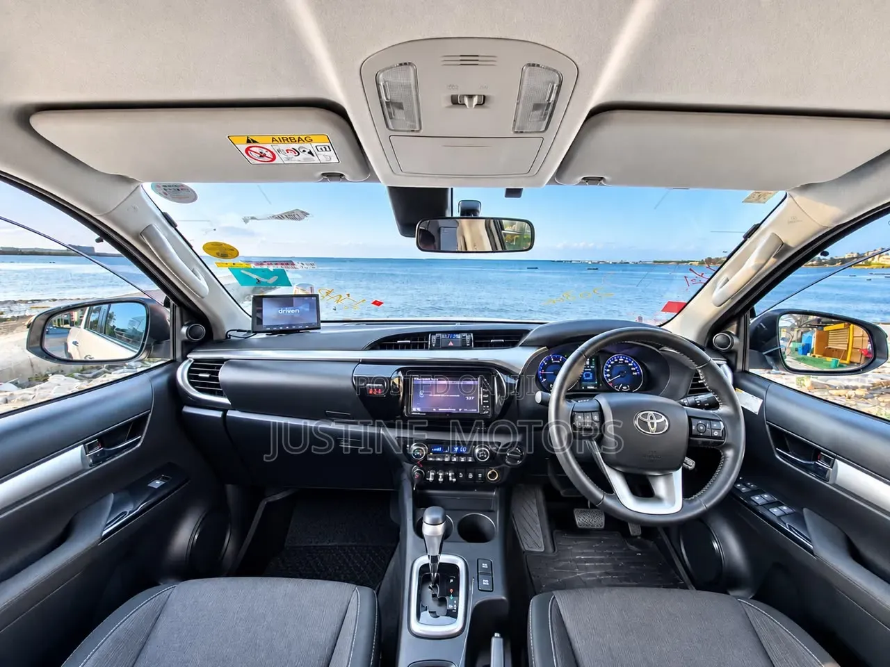 Toyota Hilux 2019 White
