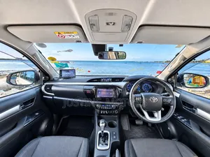 Toyota Hilux 2019 White