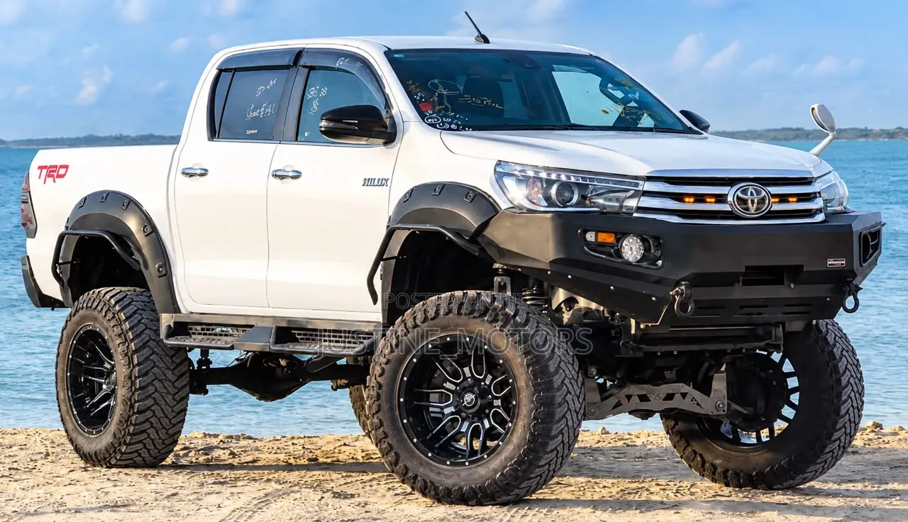 Toyota Hilux 2019 White