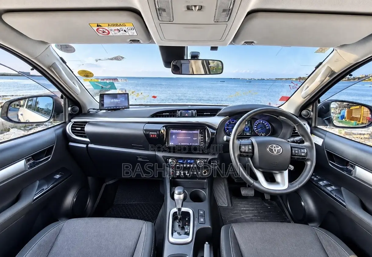 Toyota Hilux Revo Double Cab Deisel 2.4 AWD 2019 White