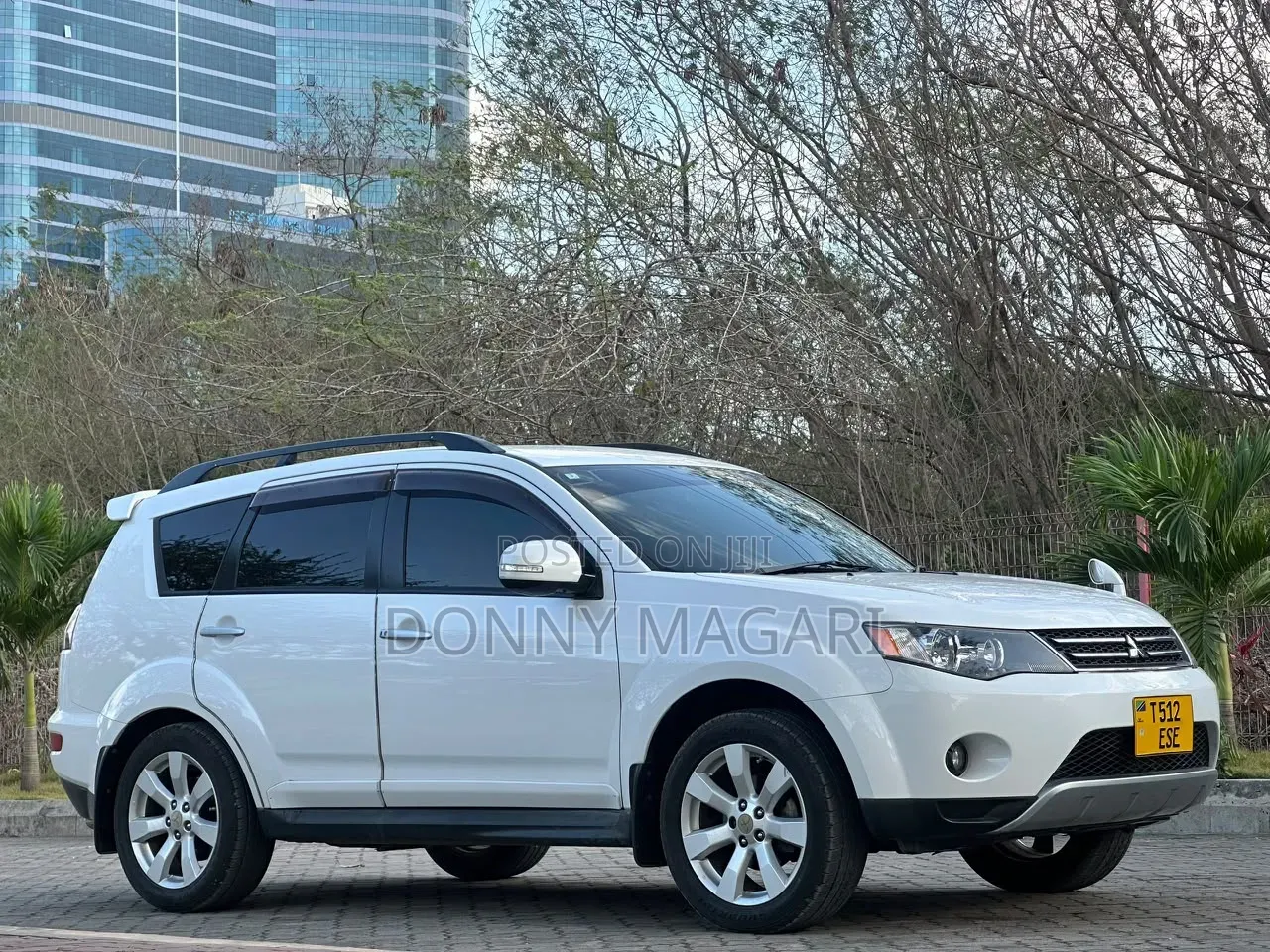 Mitsubishi Outlander 2011 White